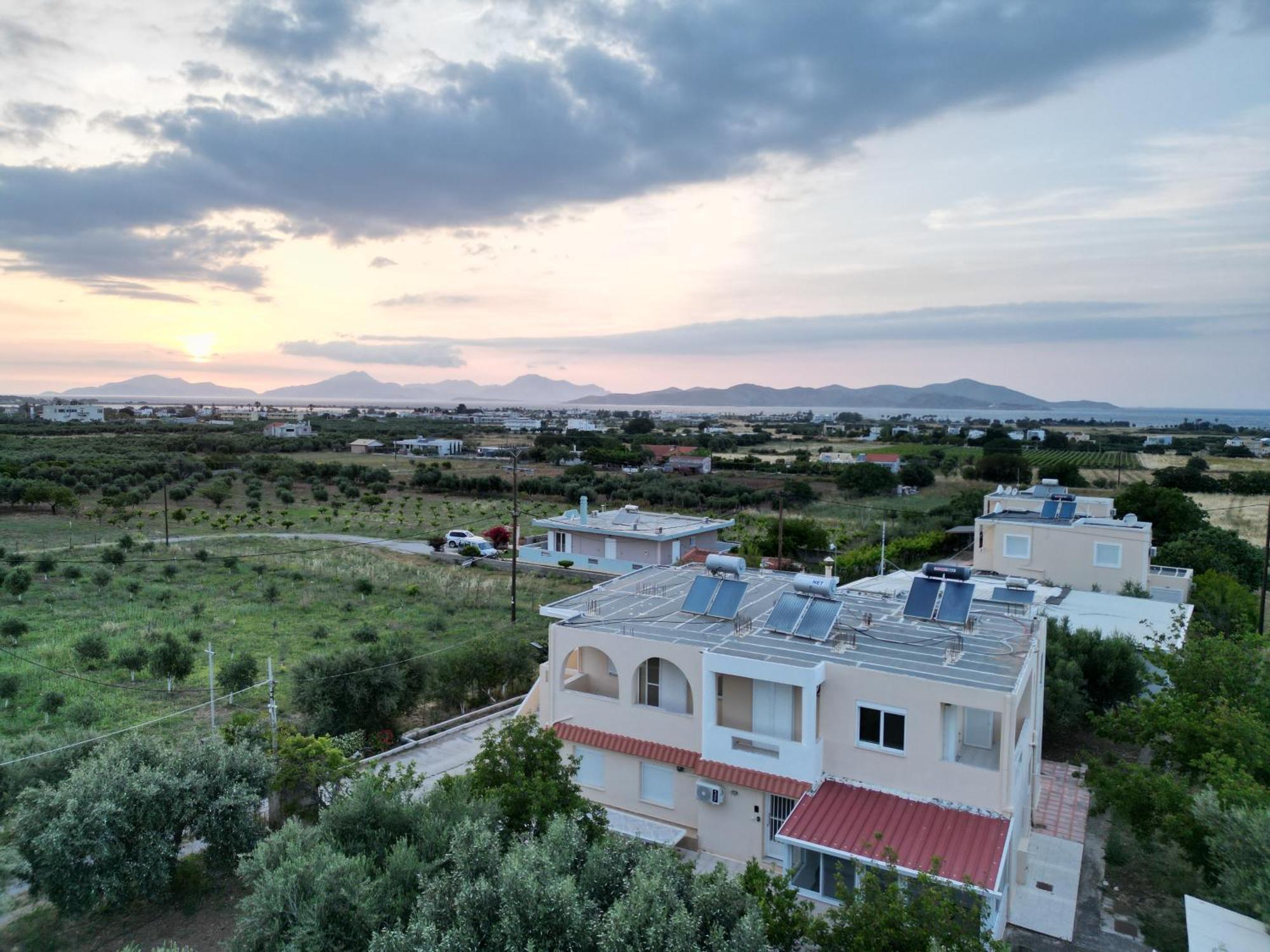 Family Friendly Apartment, In Nature, With Yard "5" Ziparion Екстер'єр фото